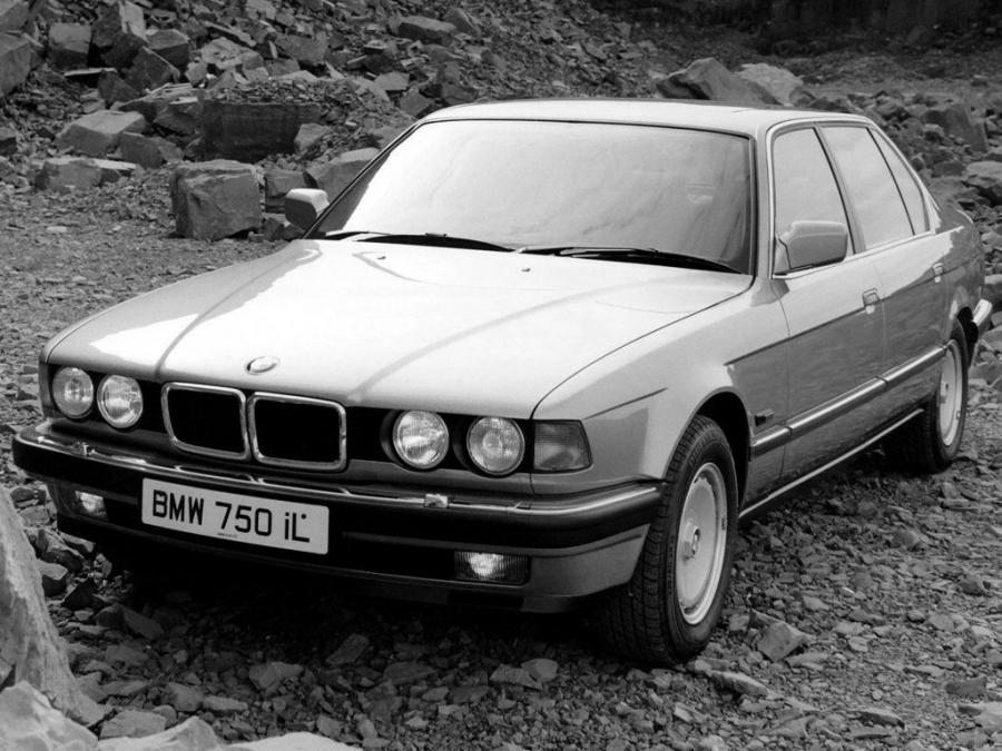  BMW 750iL 1987 года  (UK) (фото 1 из 5)